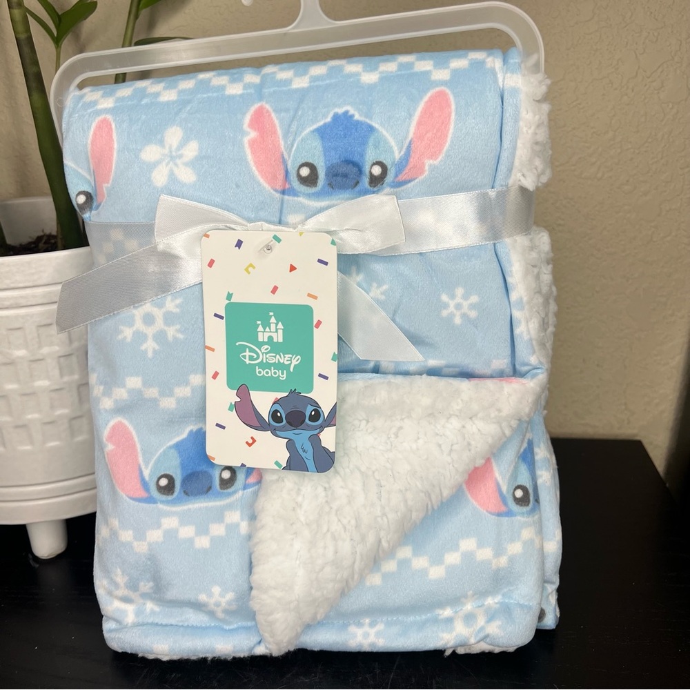 NEW Disney Christmas Stitch Baby Blanket